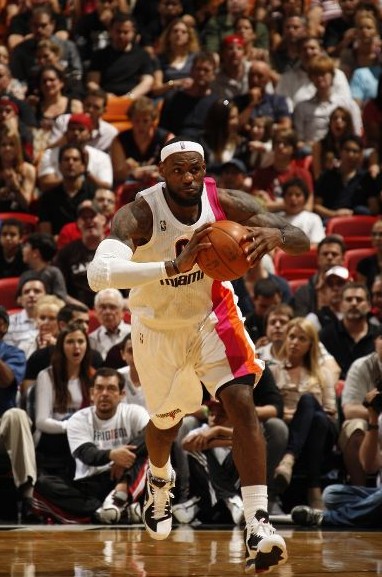 中国男篮的徐中锋接受了采访，分享了他的心得与感悟.