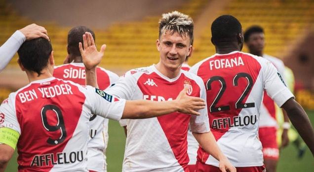 仍然心系国家队!李凯尔社媒晒中国男篮海报:加油兄弟们