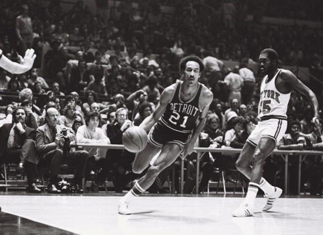 锡伯杜:布伦森今天一个关键球接着一个关键球 哈特就是硬.