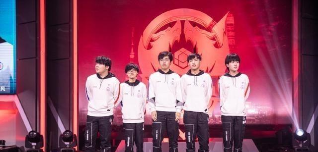 并通过友谊 并通过友谊